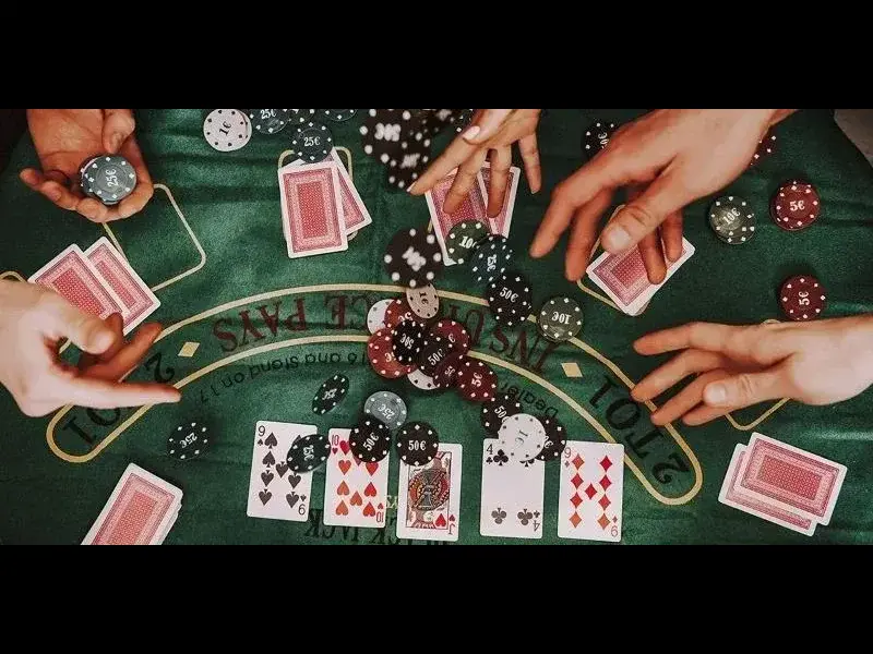 Tìm hiểu chi tiết về luật chơi bài poker 